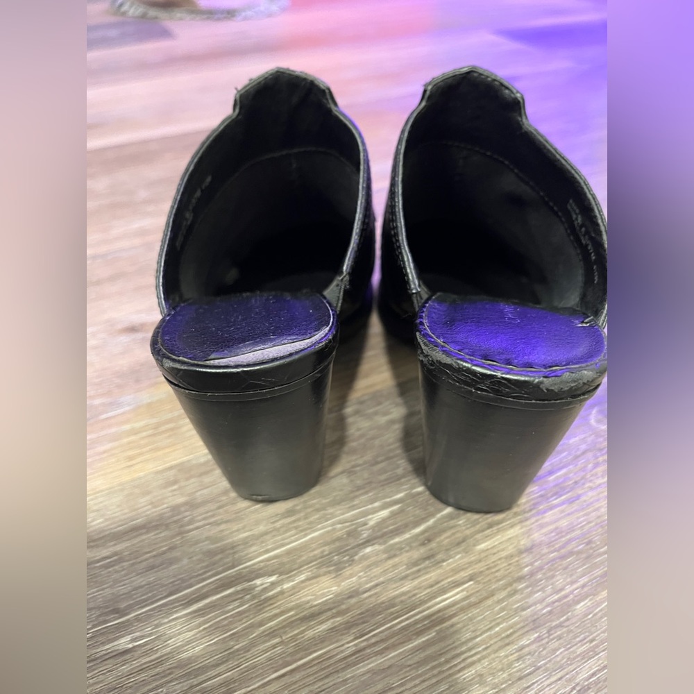 Chinese Laundry- Chic Black Croc-Embossed Mules - Picture 4 of 8